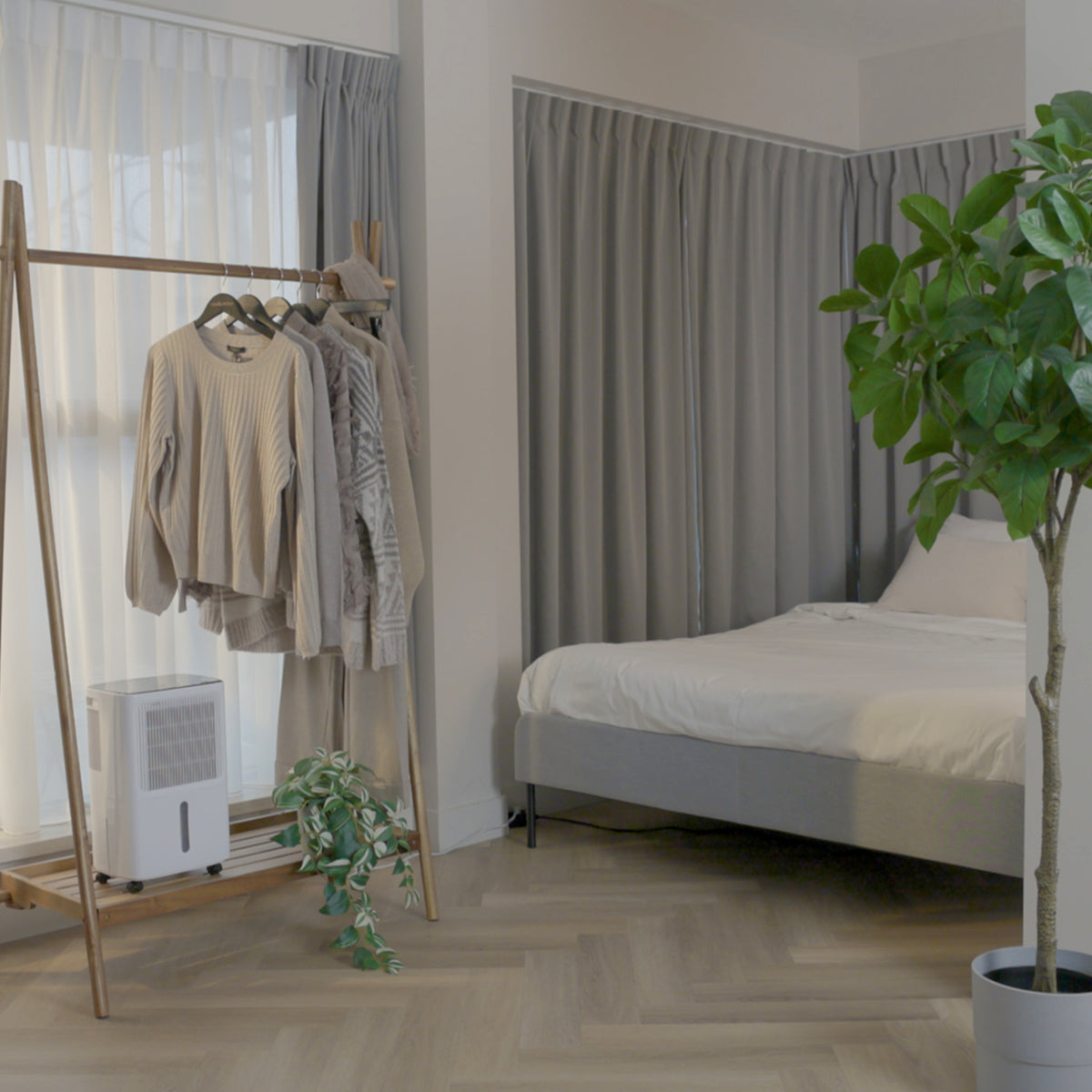 De Erikssøn Dry Pro Plus naast een wasrek in huis